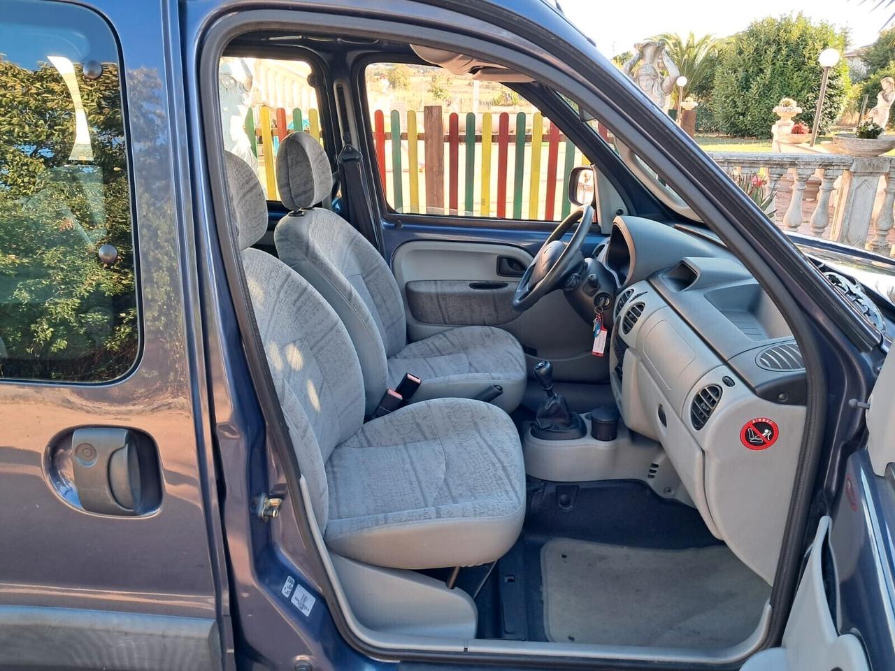 Renault Kangoo TRASPORTO DISABILI PIANALE RIBASSATO UNIPRO