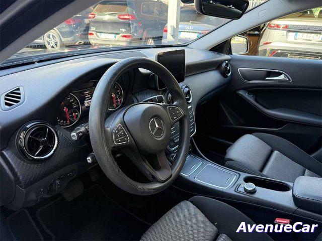 MERCEDES-BENZ GLA 180 d SPORT TELECAMERA NAVIGATORE SEDILI SPORTIVI