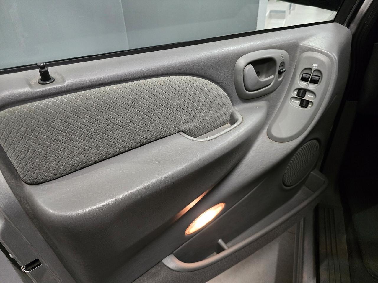 Chrysler Voyager 2.5 143cv 7 posti! 1st class! display! GAR.12 MESI