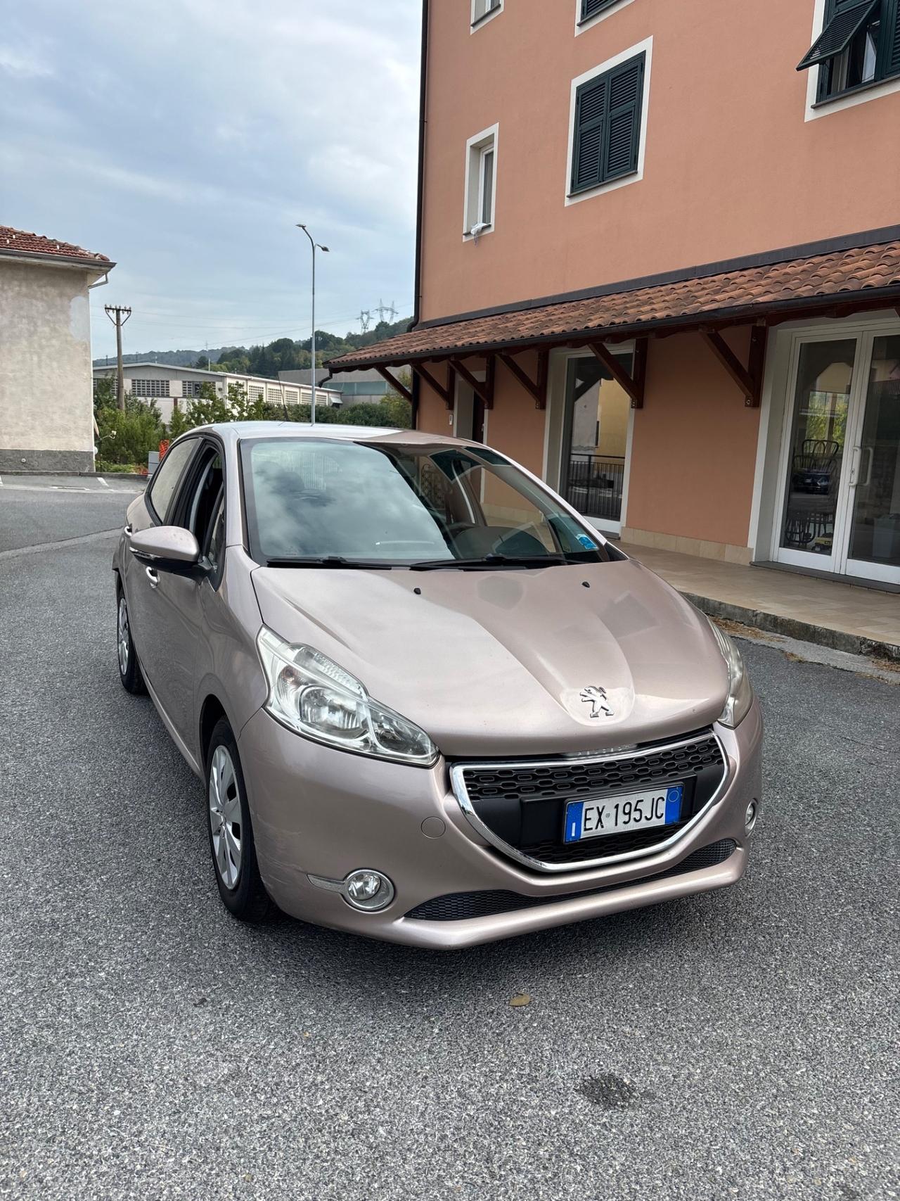 Peugeot 208 PureTech 82 5 porte Allure