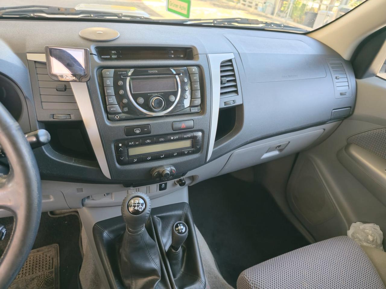 Toyota Hilux 3.0 D-4D 4WD 4p. Doub. Cab SR+