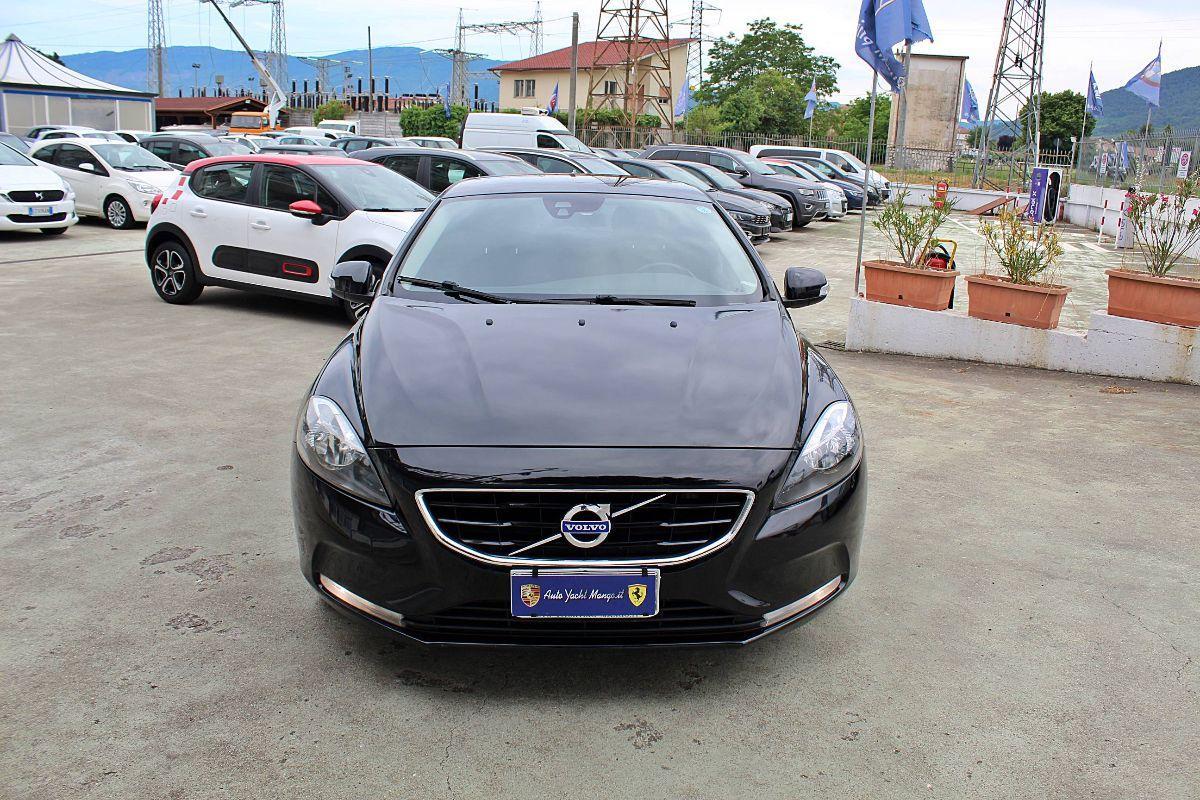 VOLVO - V40 - D2 R-design Kinetic