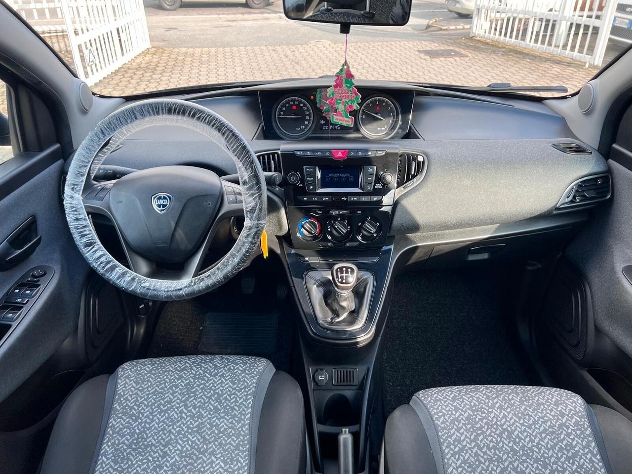 Lancia Ypsilon 1.2 69 CV 5 porte S&S Black and Noir