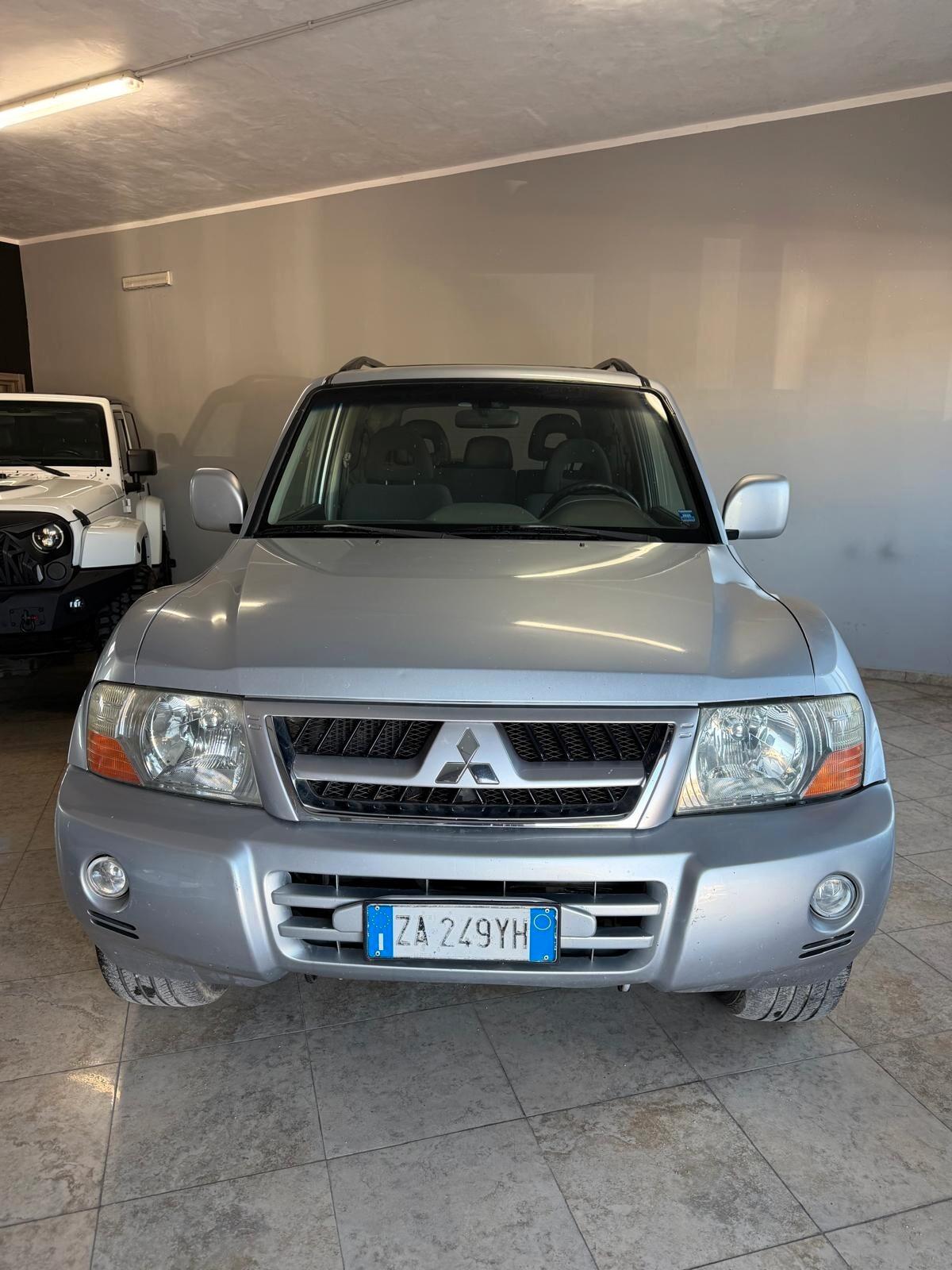 Mitsubishi Pajero 3.2 DI-D 16V aut. 3p. Instyle DPF EDIZIONE DA CAR