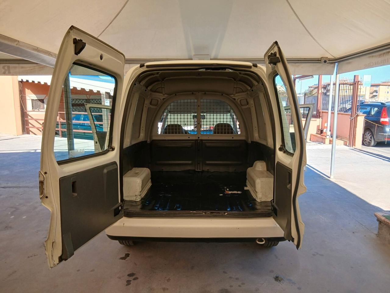 Volkswagen Caddy 1.9 SDI Van Vetrato 01