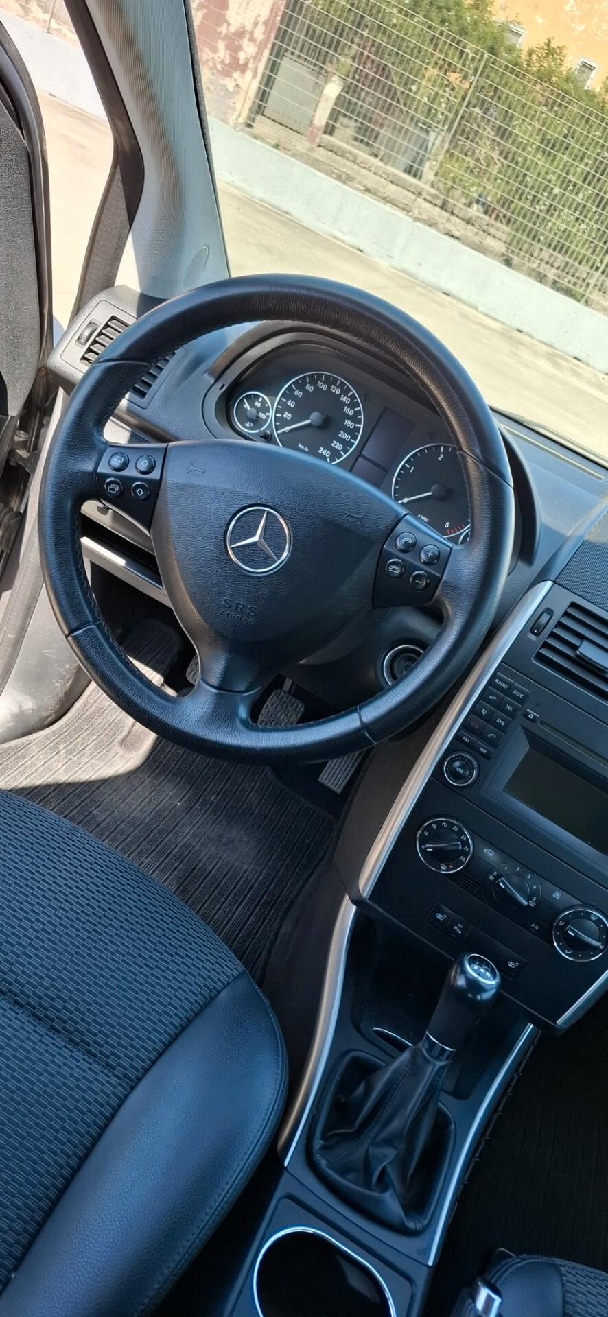 2011 Mercedes-benz A 160 CDI BlueEFFICIENCY Premium