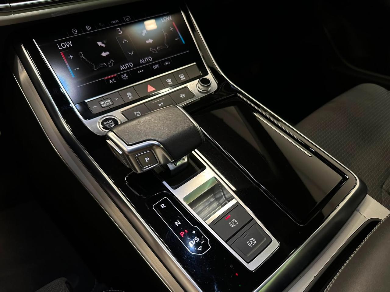 Audi Q8 TOTAL BLACK/MATRIX/TETTO LEASING