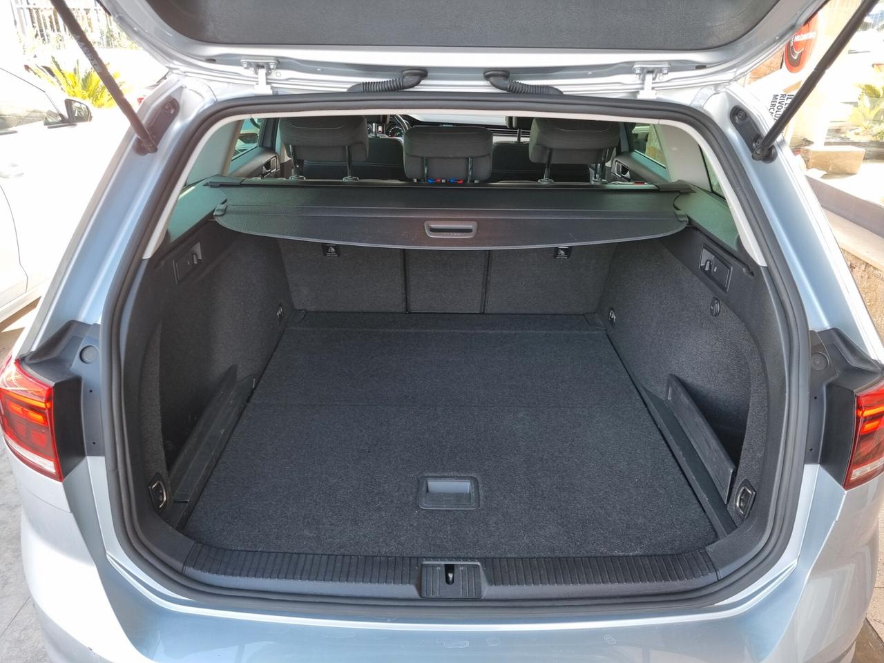 Volkswagen Passat VIII Variant 2.0 tdi Business 12
