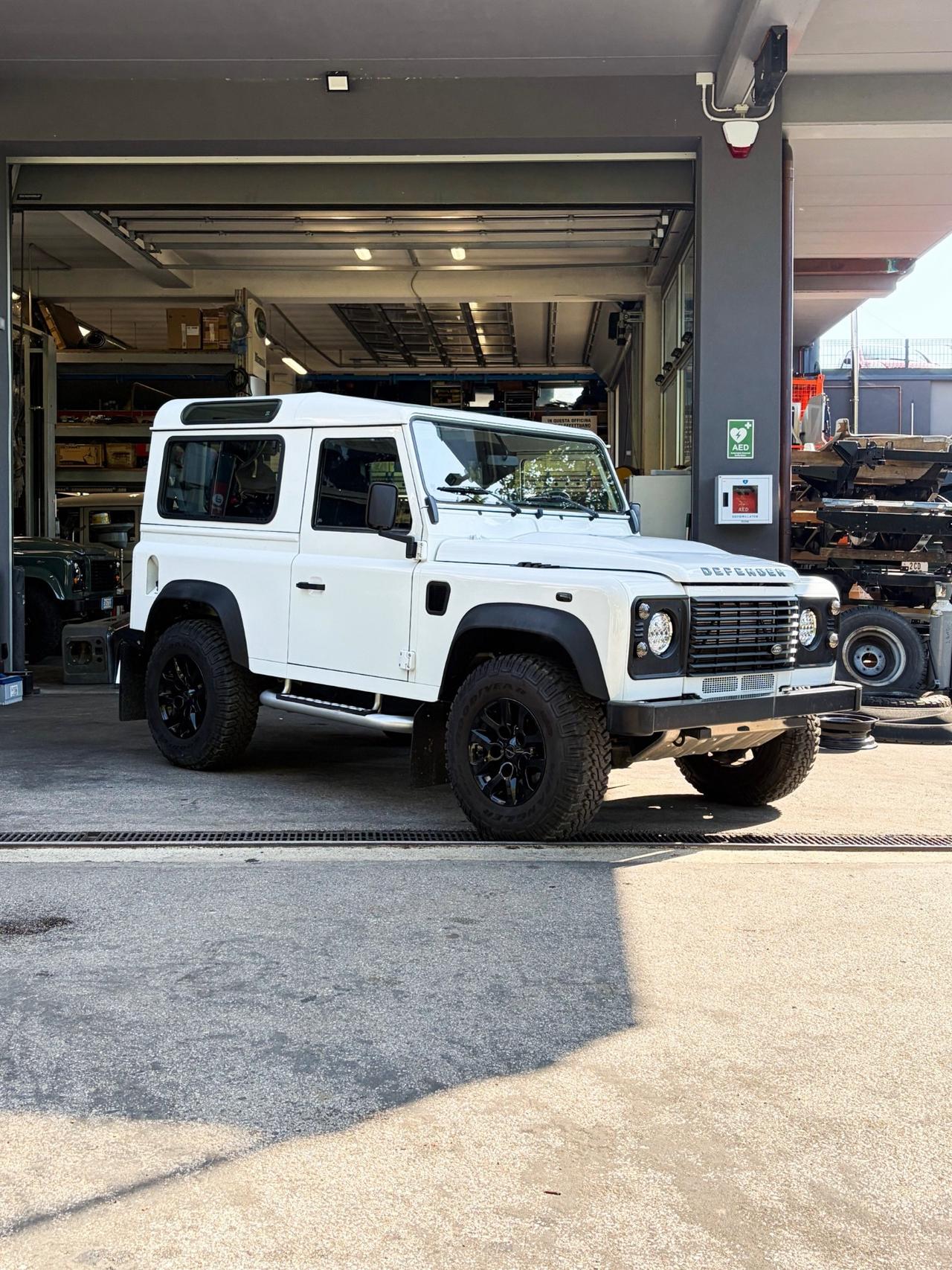 Land Rover Defender 90 2.2 TD4 Station Wagon SE N1