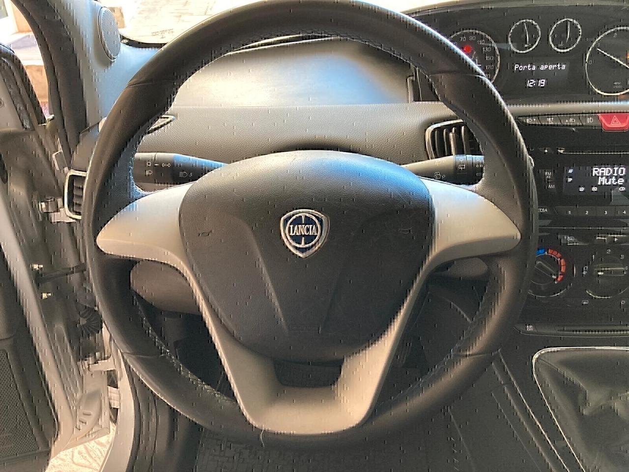 Lancia Ypsilon 1.3 MJT-X NEOPATENTATI-2013