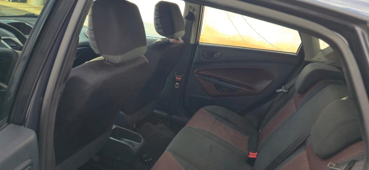 Ford Fiesta 1.4 TDCi 68CV 5 porte Titanium