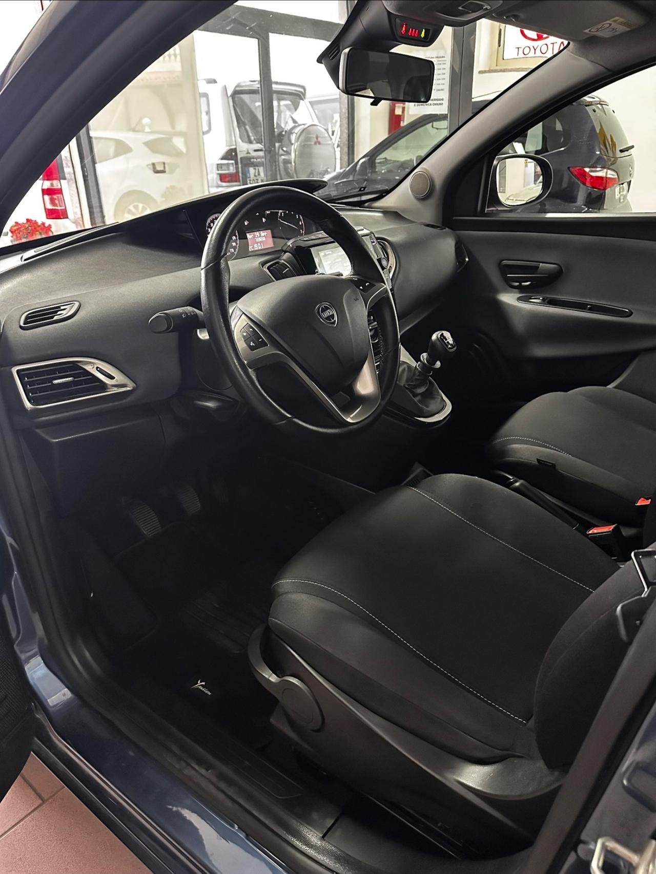 Lancia Ypsilon 1.0 FireFly 5 porte S&S Hybrid Gold