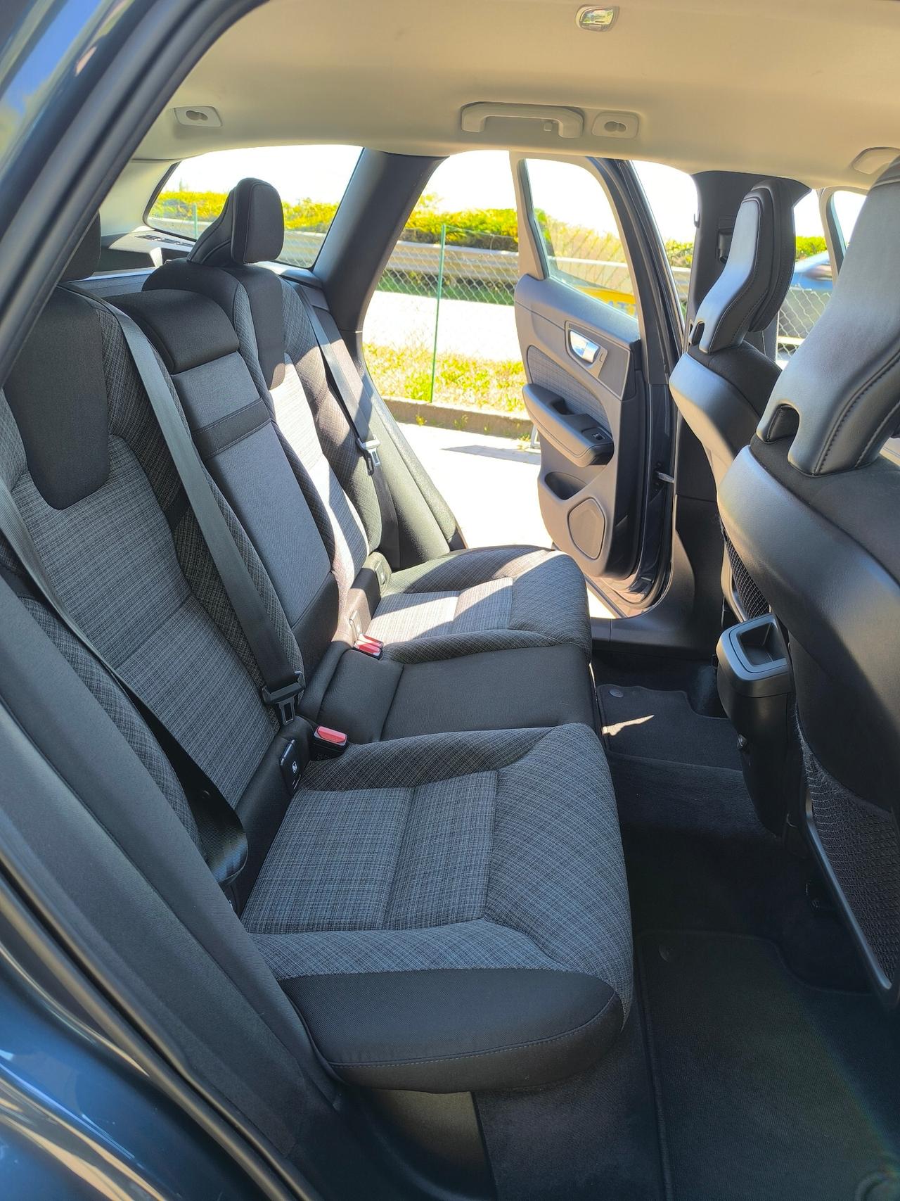 Volvo XC 60 XC60 B4 (d) AWD Geartronic Momentum Pro