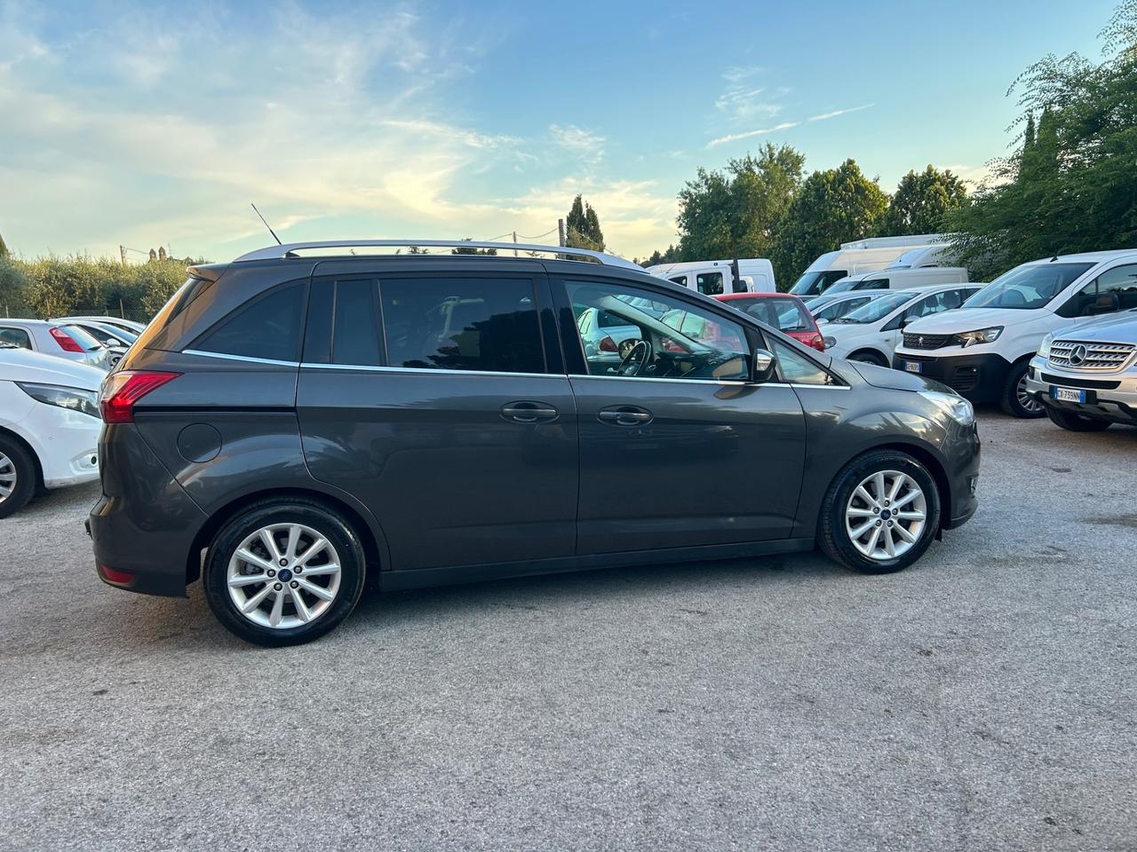 Ford C-Max7 1.5 TDCi 120CV 7 Posti Gancio Traino