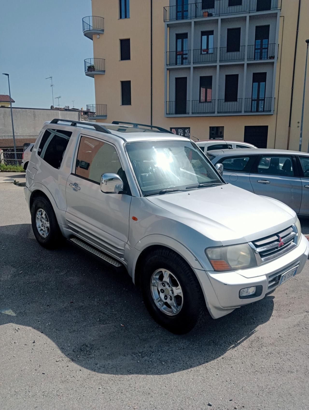 Mitsubishi Pajero 3.2 16V DI-D 3p. GLX Cambio Automatico