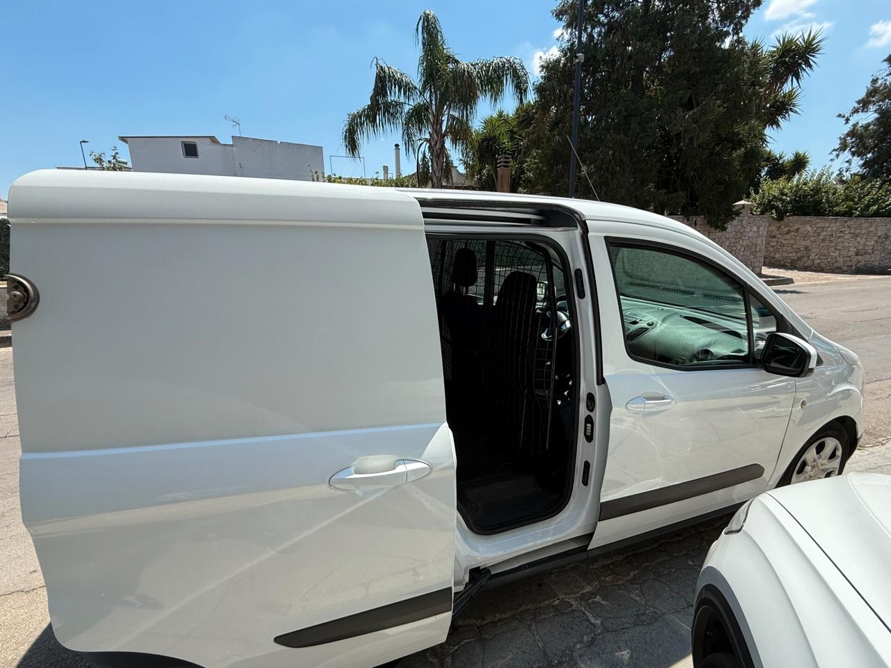 FORD TRANSIT COURIER