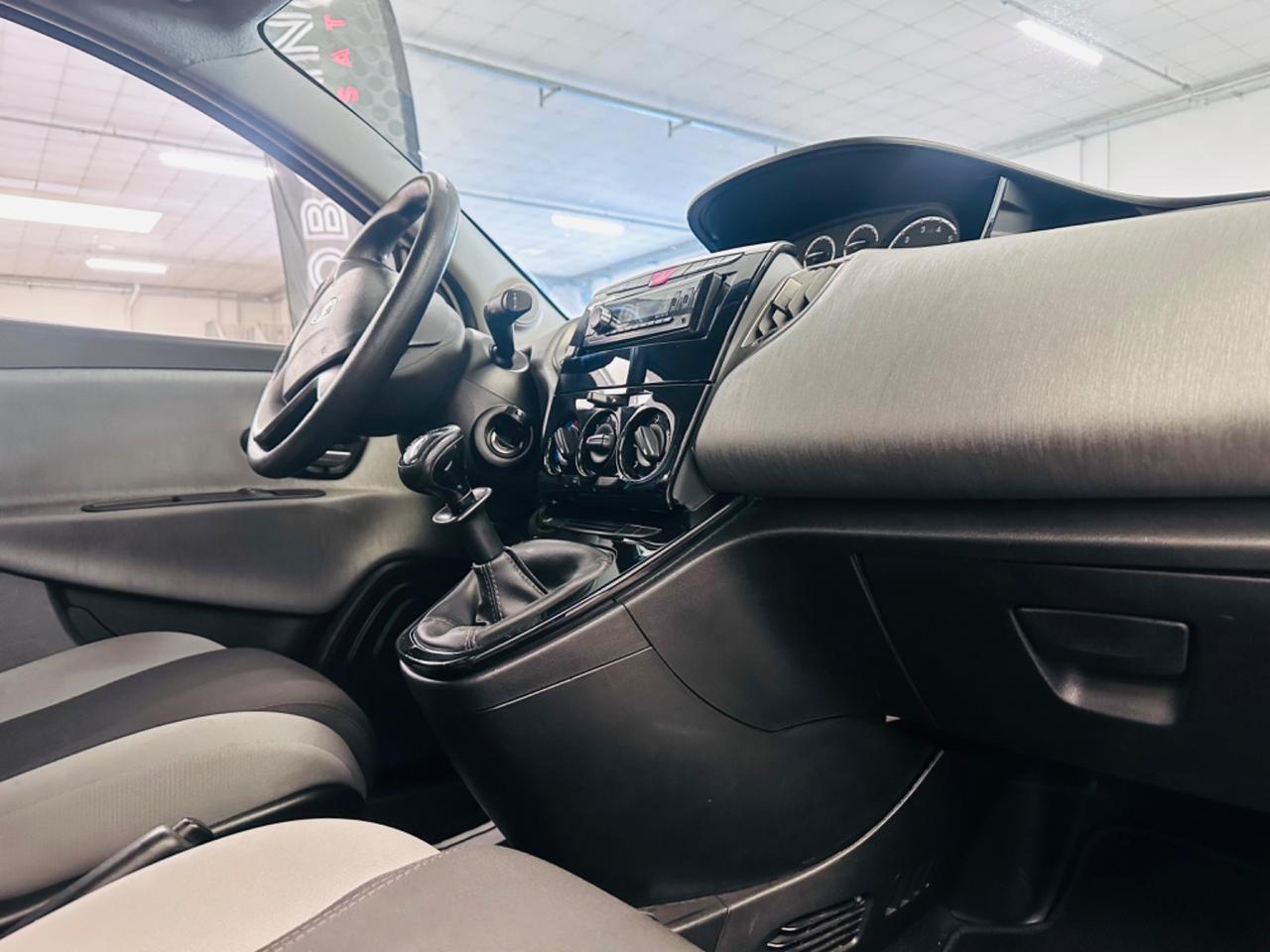 Lancia Ypsilon 1.2 69 CV 5 porte GPL Ecochic Silver