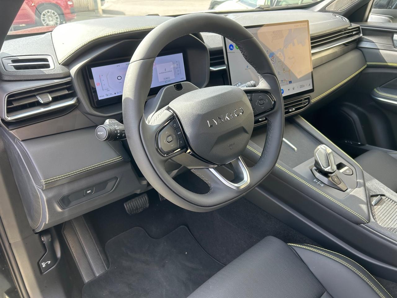 Lynk&co 01 PHEV More