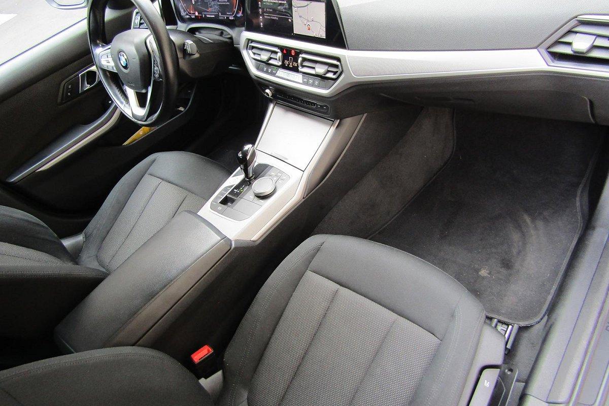 BMW 318d 48V Touring Business Advantage