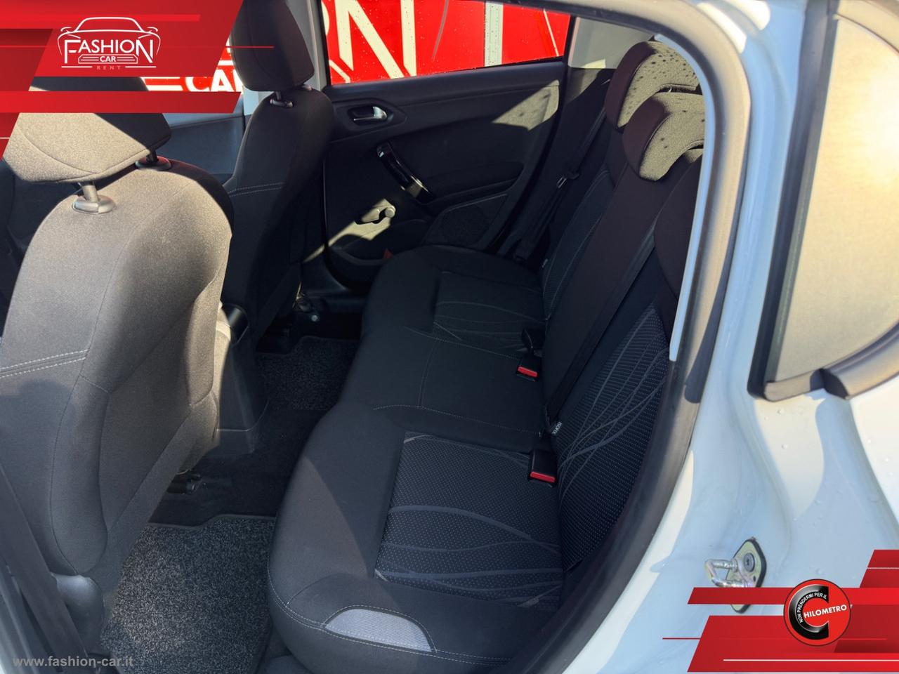 PEUGEOT 208 1.4 HDi 68 CV 5p. Business