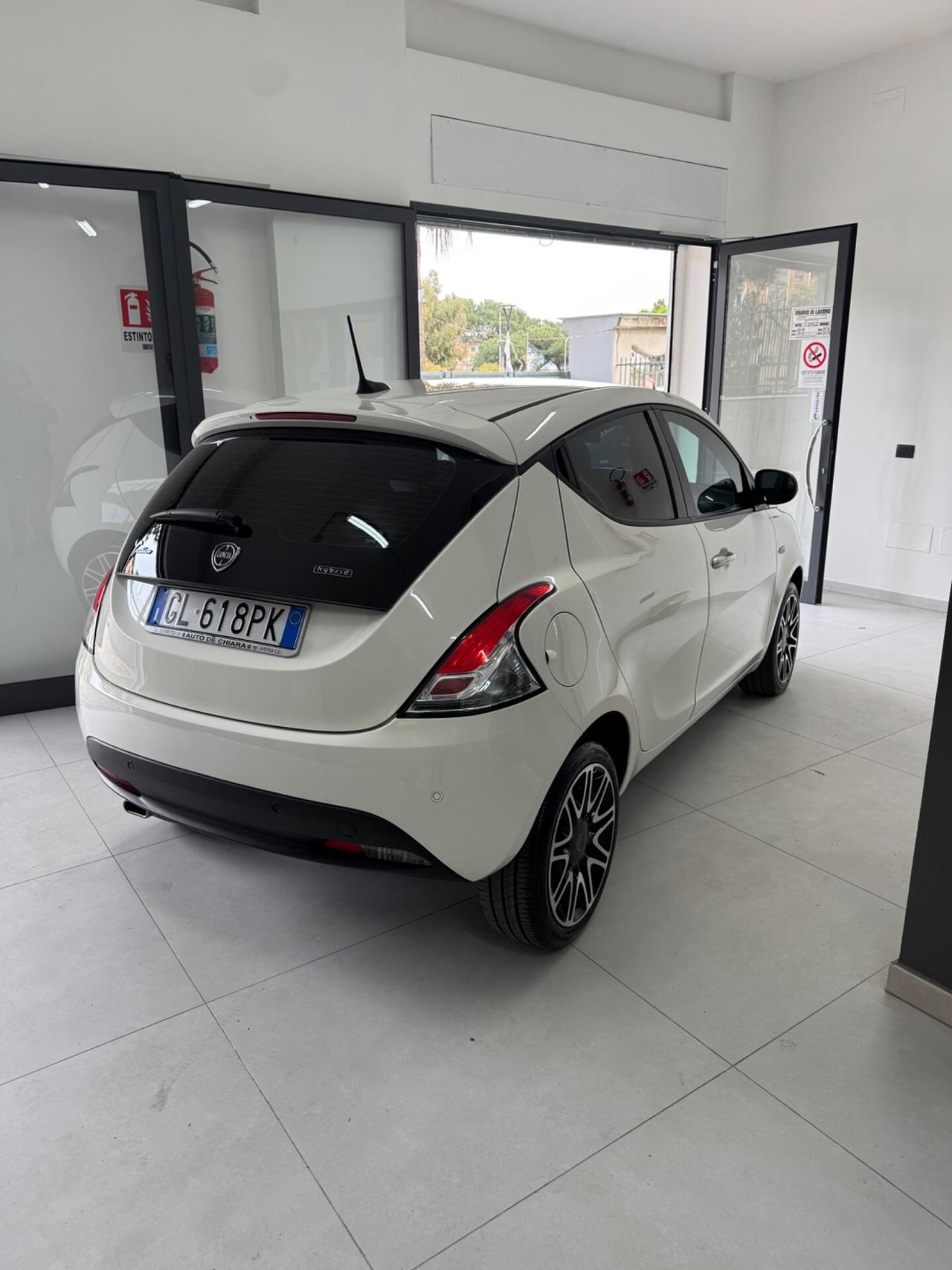 Lancia Ypsilon 1.0 FireFly 5 porte S&S Hybrid Alberta Ferretti