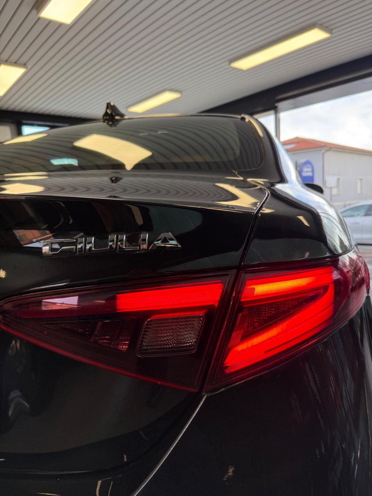 Alfa Romeo Giulia 2.2 Turbodiesel 210 CV AT8 AWD Q4 Veloce