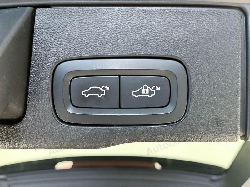 Volvo XC60 XC60 B4 (d) 197CV AUT AWD PLUS DARK