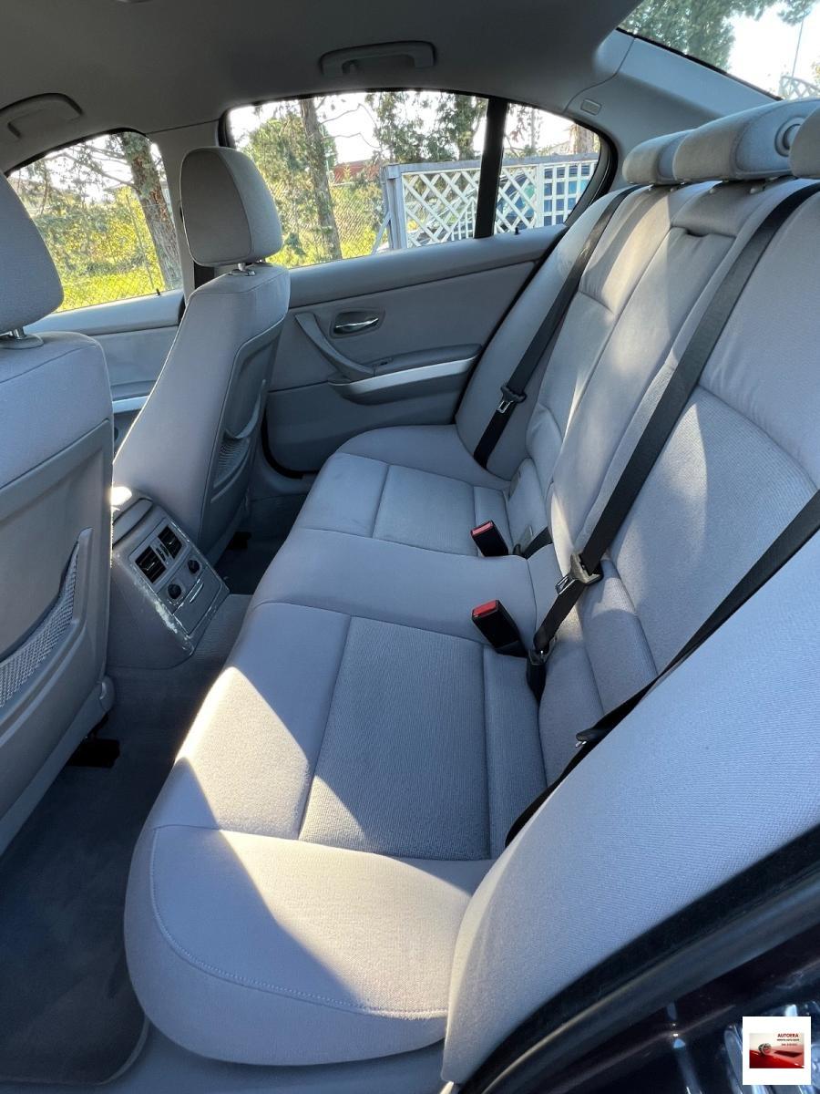 BMW - Serie 3 - 318i Attiva