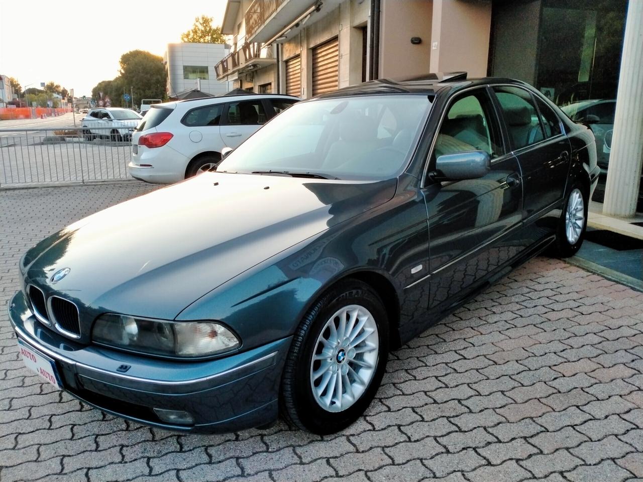BMW 528 i E39 ATTIVA 193CV TARGA ORIGINALE / INTERNI PELLE / TETTO / AUTOMATICA