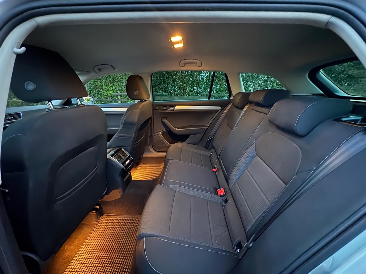 Skoda Superb 2.0 TDI DSG Wagon Style