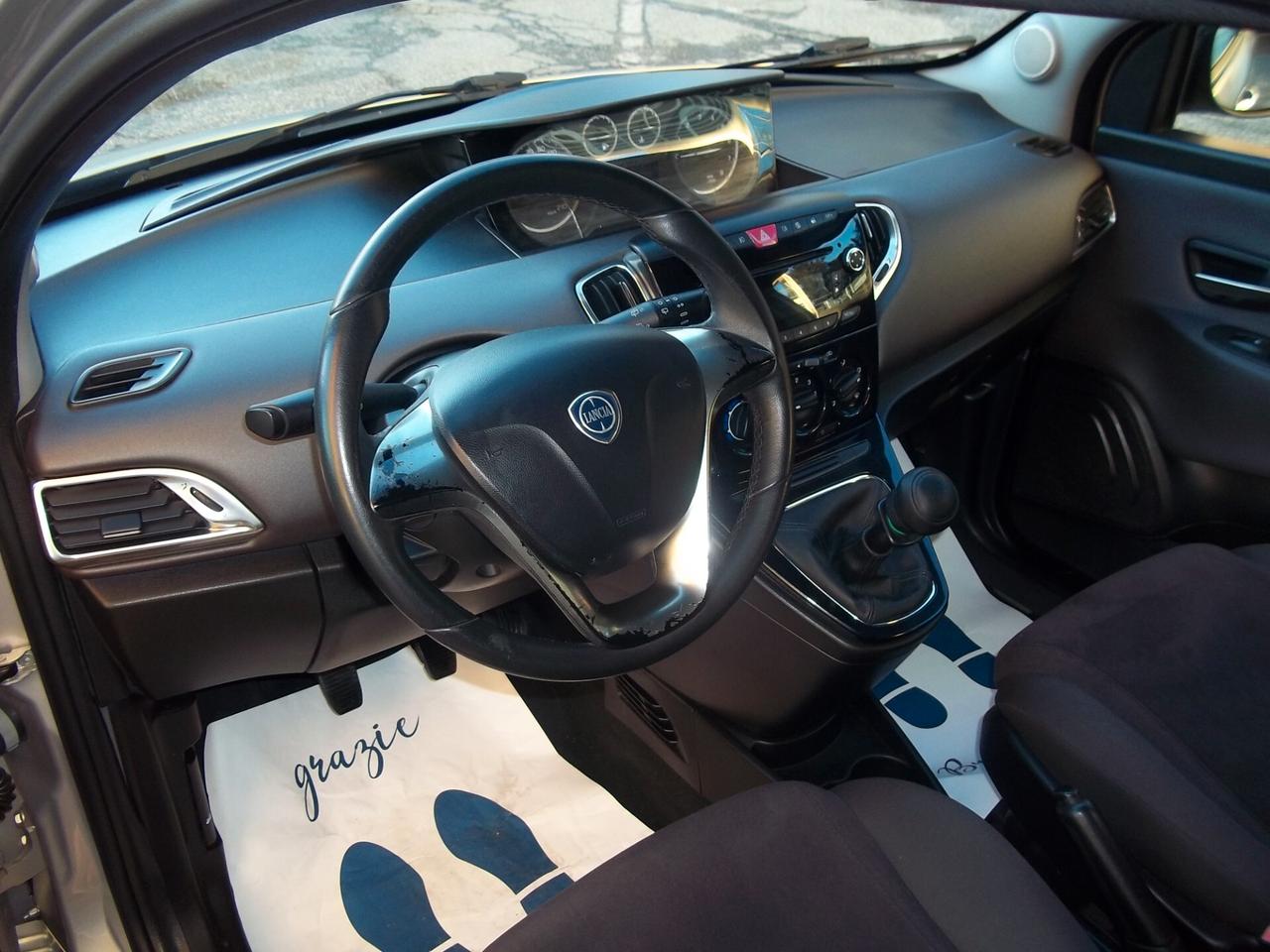 Lancia Ypsilon Gold 1.2 8v Ok neopatentati 5 posti Euro 5B