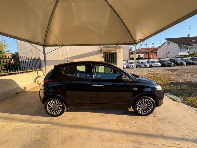 LANCIA Ypsilon 1.2 69 CV 5 porte Silver OK NEOPATENTATI