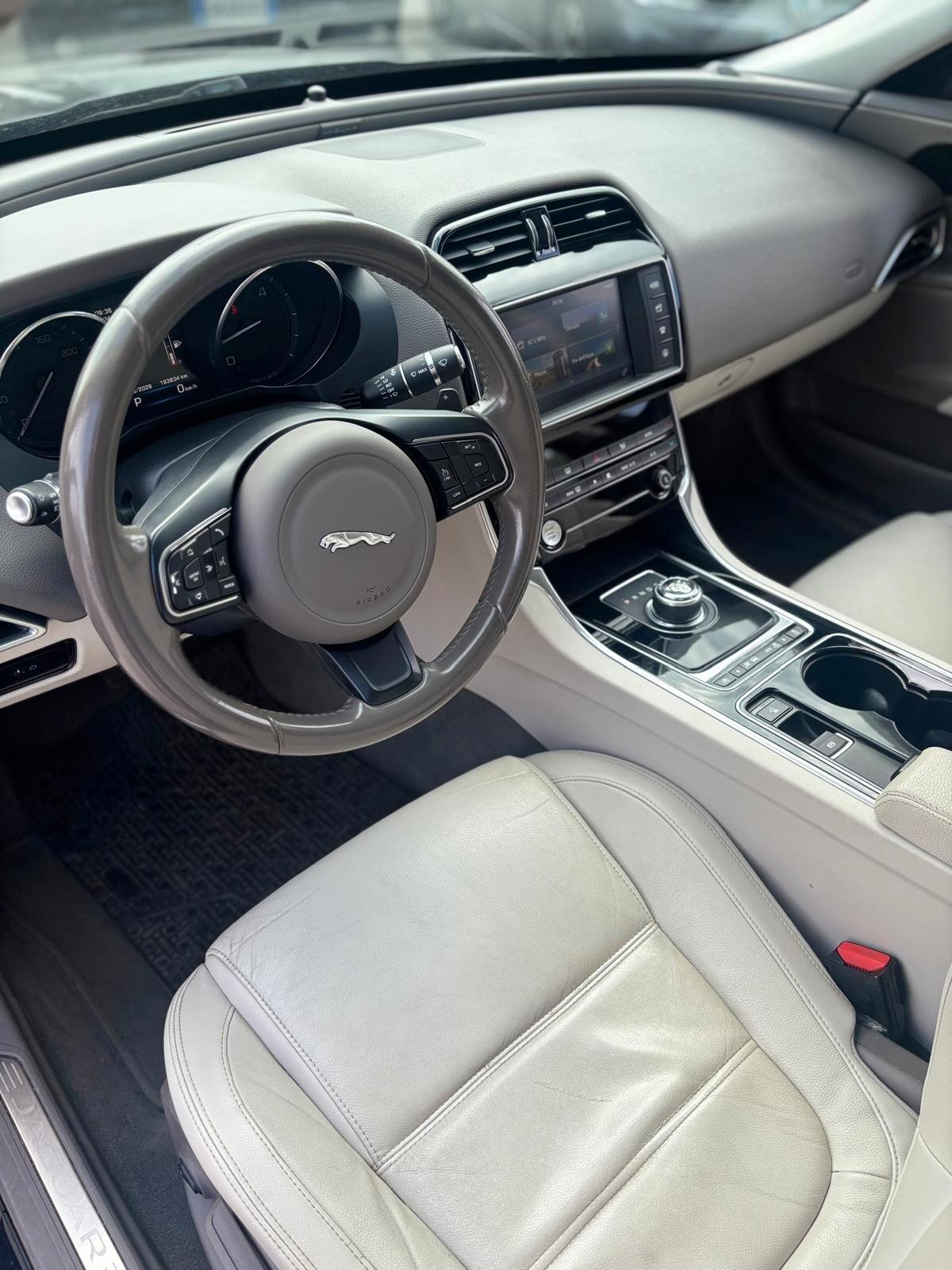 Jaguar XE 2.0 D Turbo 180CV aut. Prestige Business Edition