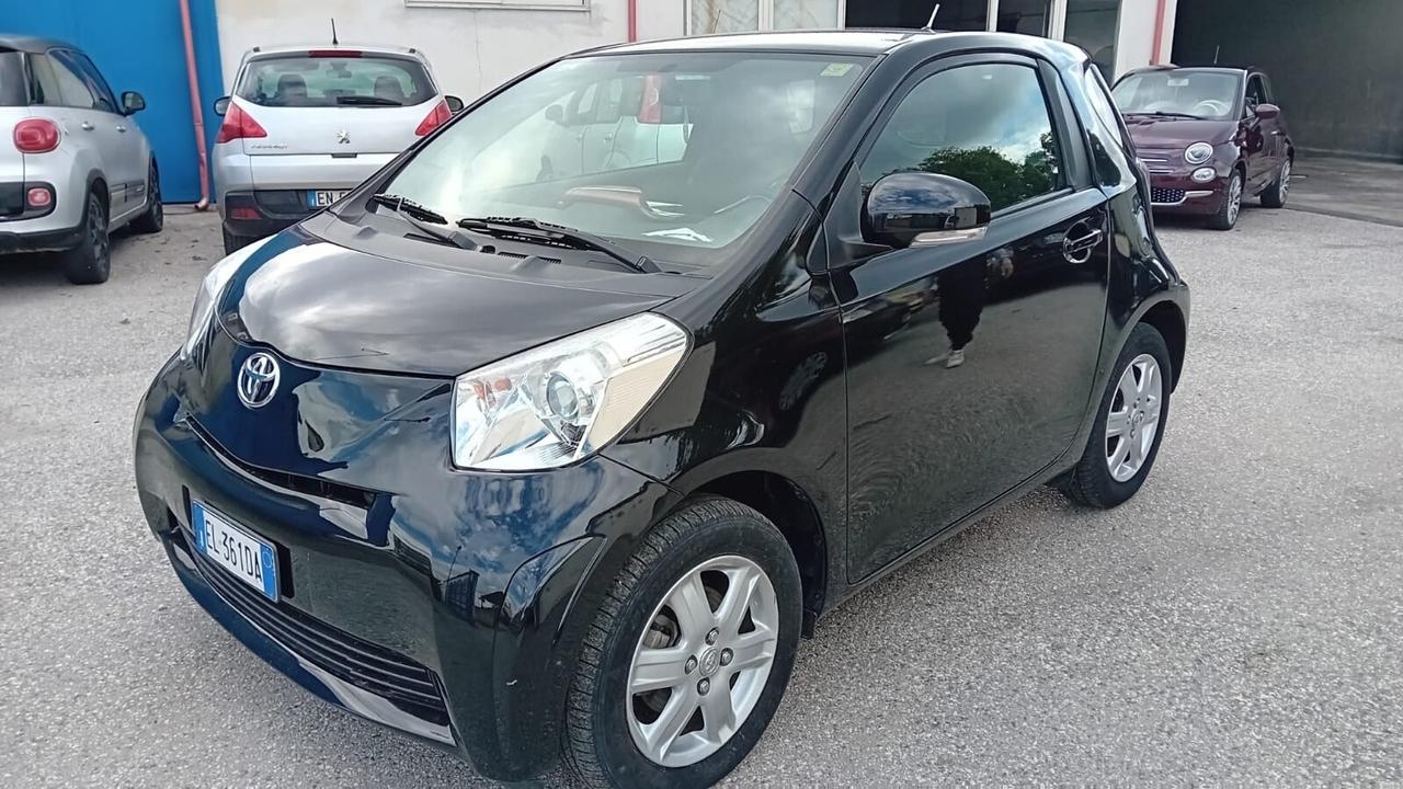 Toyota iQ-1.0 benz-cambio manuale -full-2012