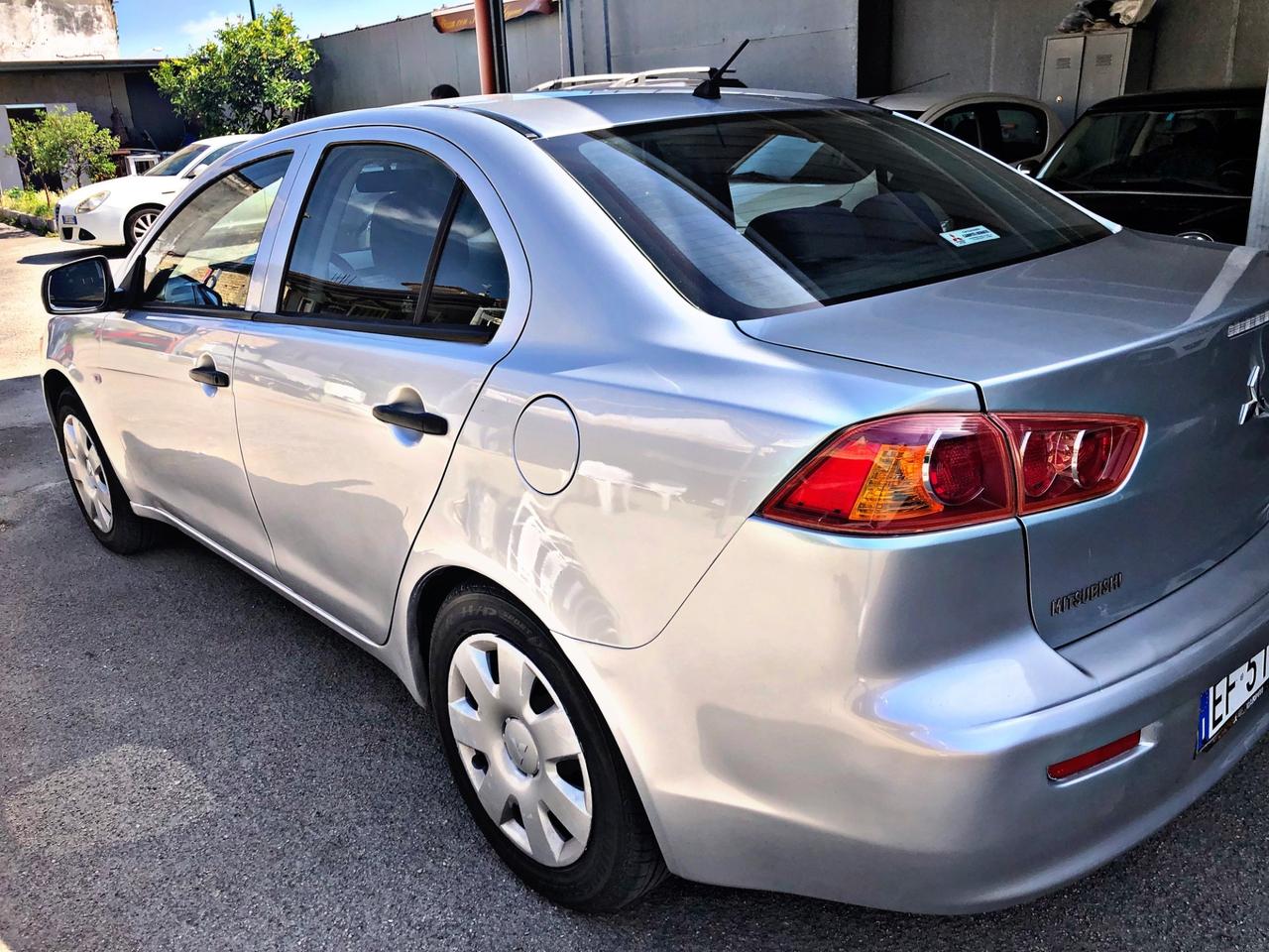 Mitsubishi Lancer 1.5 5p Gpl 2011