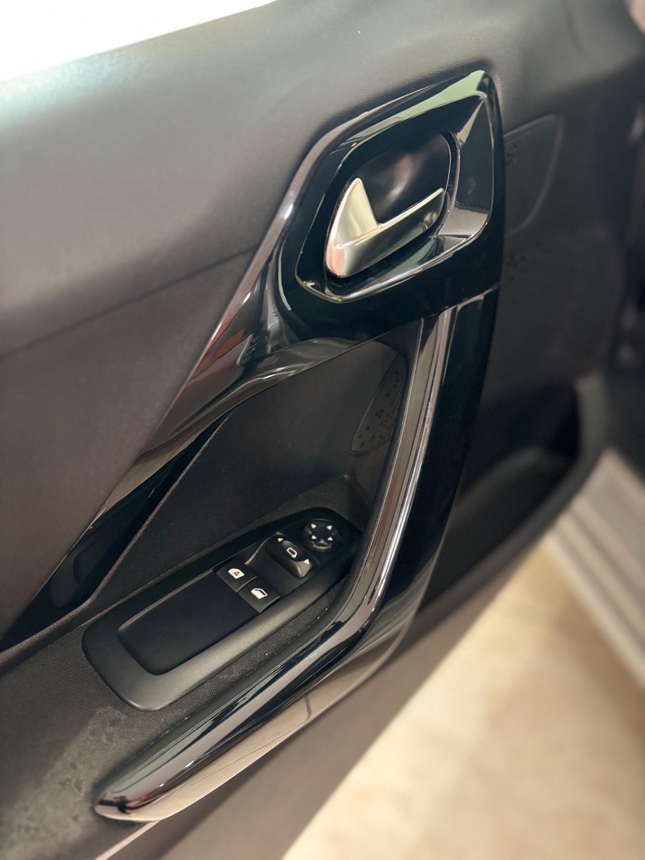 Peugeot 208 1.4 HDi 68 CV 5 porte Allure