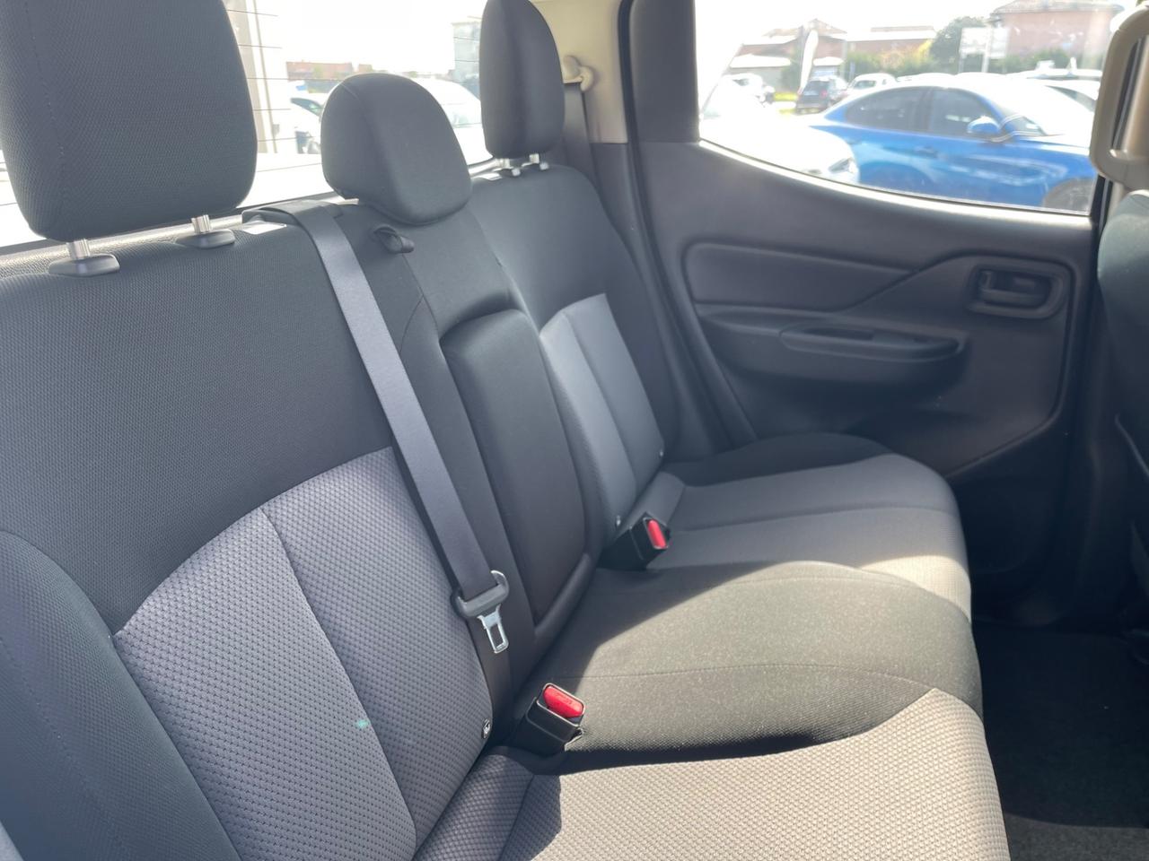 Mitsubishi L200 2.2 D 150cv Club Cab 4x4 INSTYLE PLUS