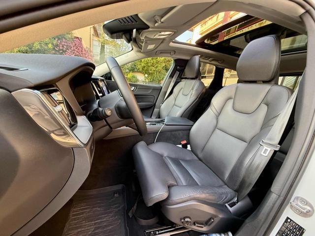 VOLVO XC60 B4 (d) AWD automatico Ultimate Dark