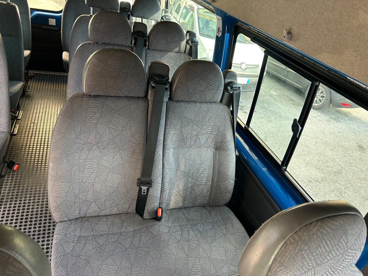Ford Transit 330 2.4 TD Pulman 14 Posti