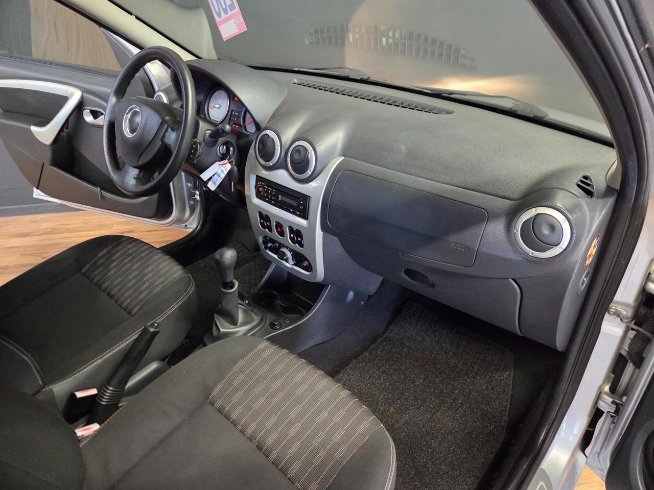 Dacia Logan MCV 1.6 Embleme (blackline) Gpl .ti