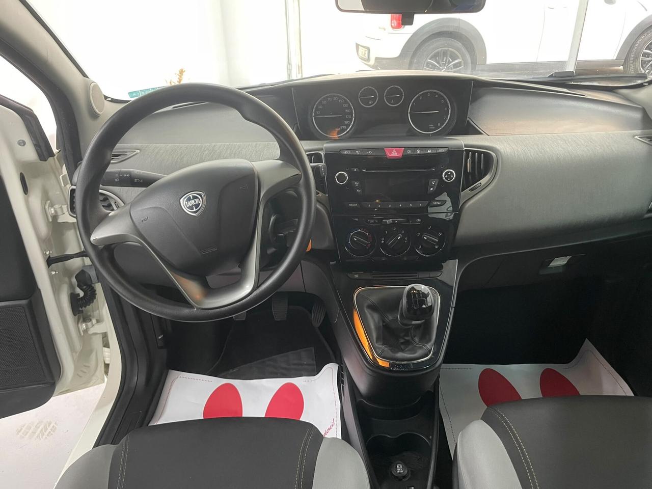 Lancia Ypsilon 1.2 69 CV 5 porte S&S Silver