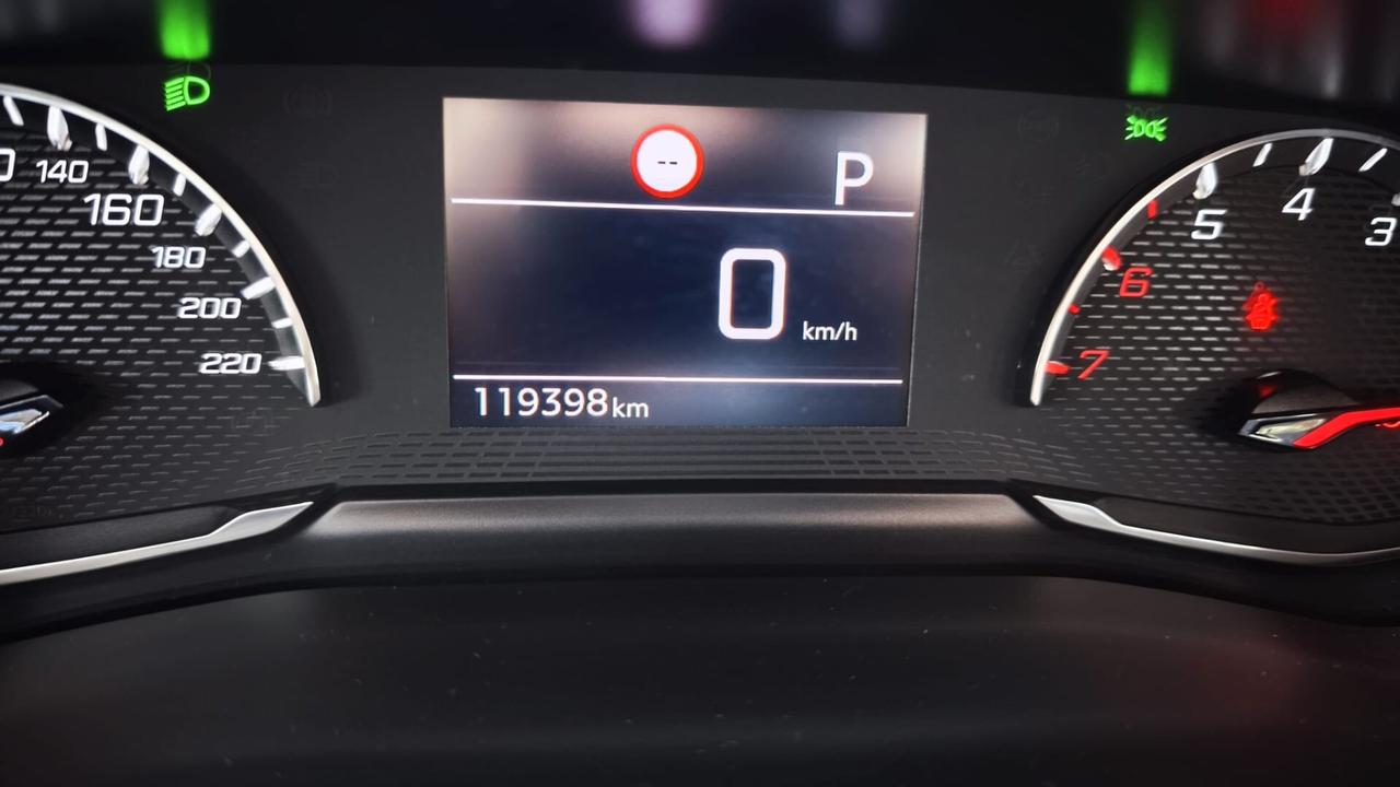 Peugeot 2008 BlueHDi 130 S&S EAT8 Allure