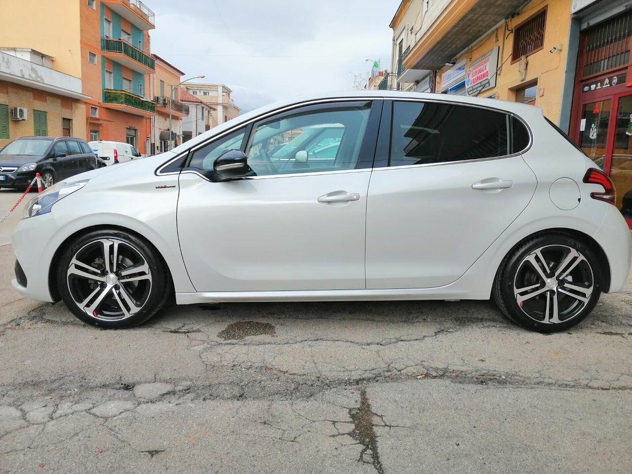 Peugeot 208 HDi 100 CV 5 porte GT LINE*PARI AL NUOVO