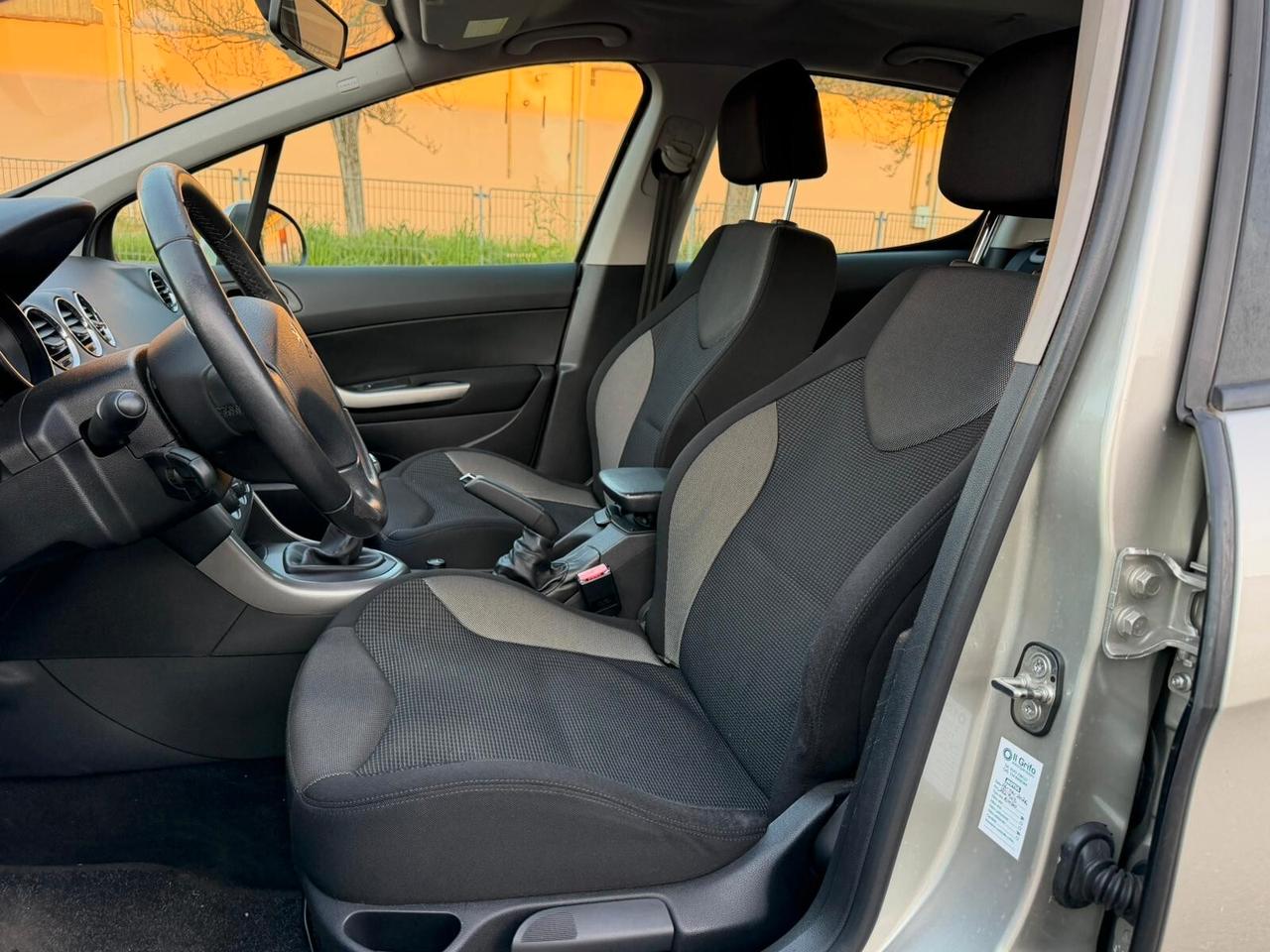 Peugeot 308 1.6 HDi 90CV 5p. Tecno