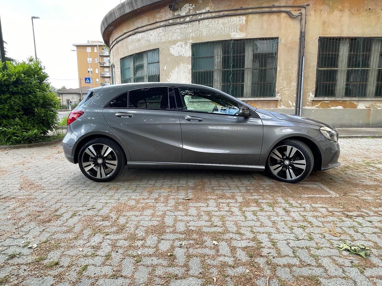 Mercedes-Benz A 200 Business A 200 D