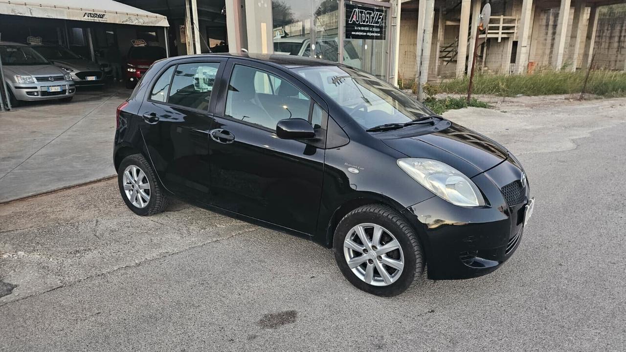Toyota Yaris 1.0 benzina 5 porte