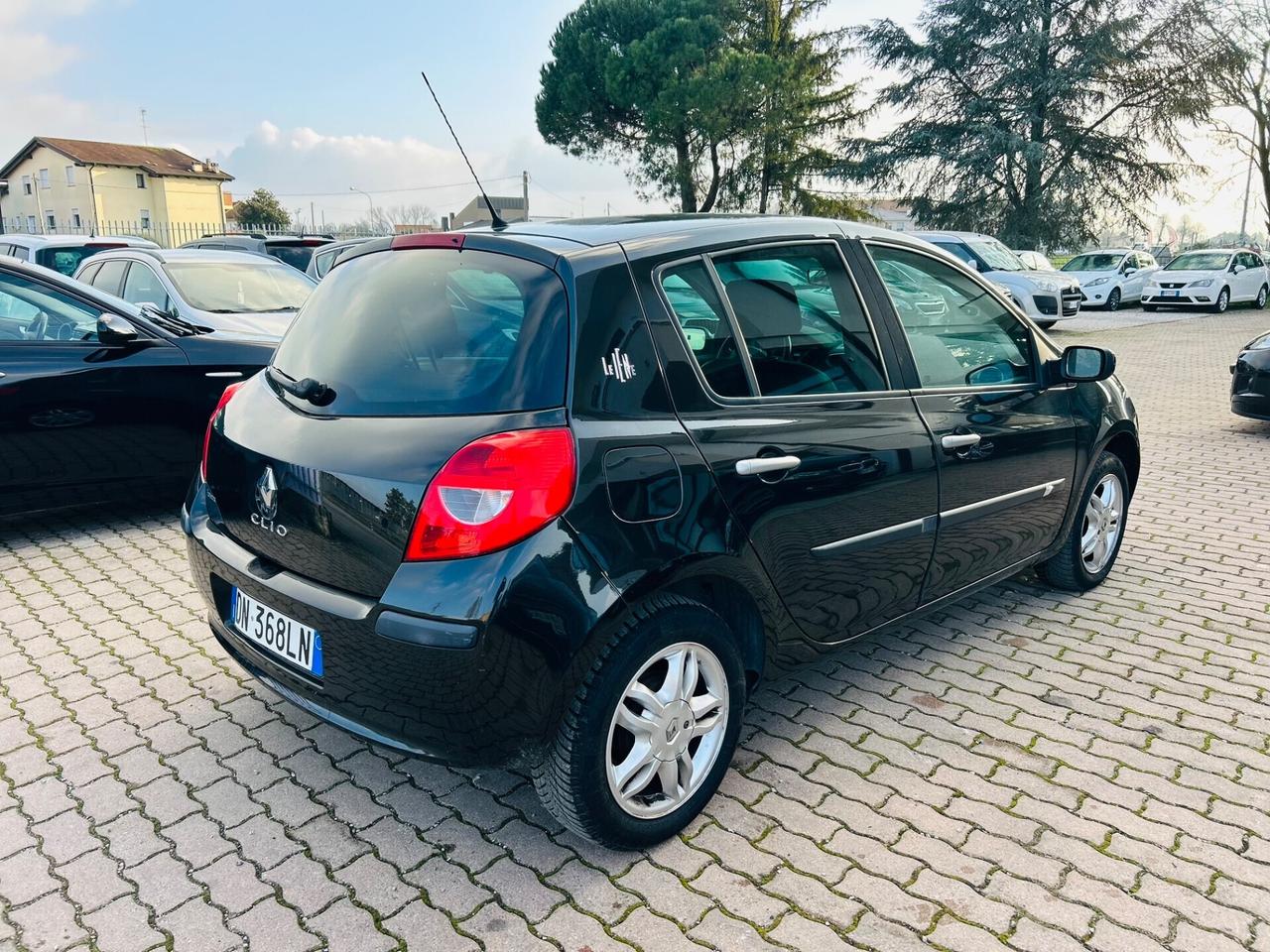 Renault Clio 1.2 16V 5 porte Le Iene