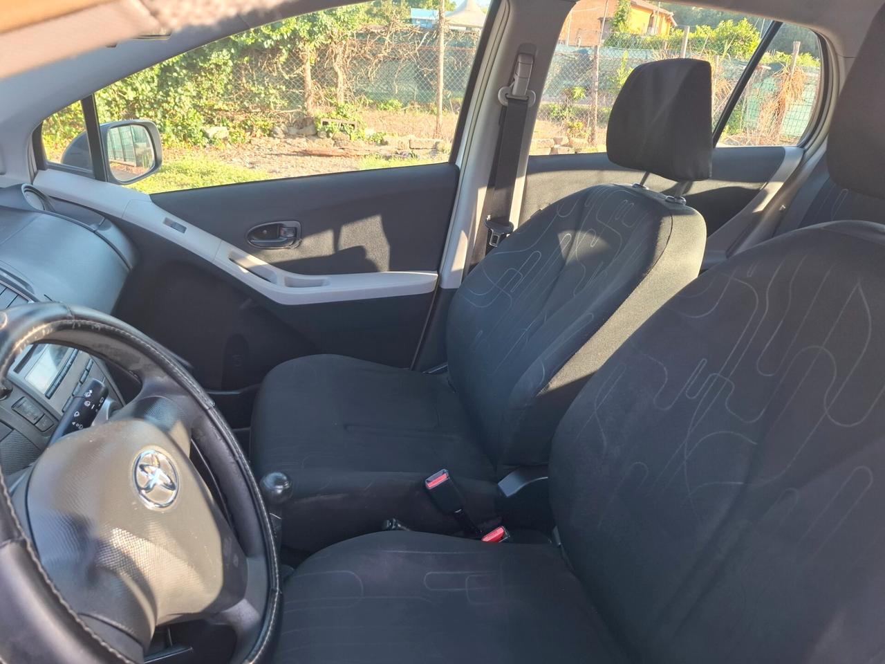 Toyota Yaris 1.0 5 porte