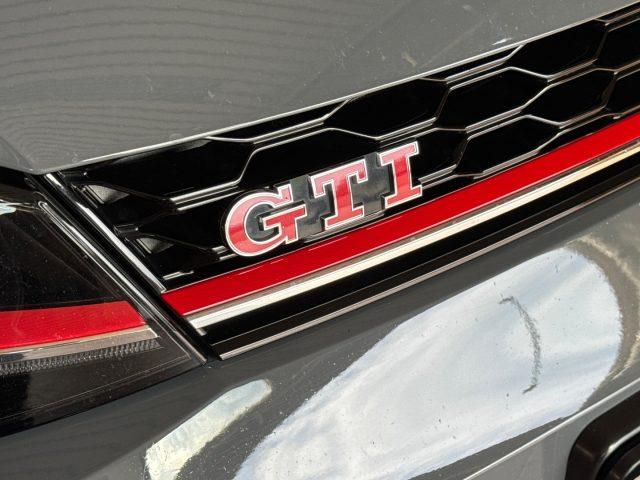 VOLKSWAGEN Golf GTI 2.0 TSI TCR Akrapovic DSG Service VW