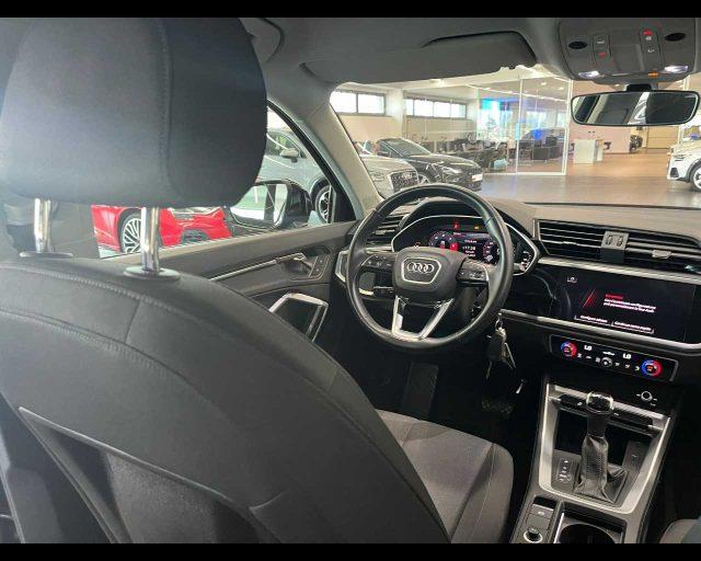 AUDI Q3 35 TDI quattro S tronic Business